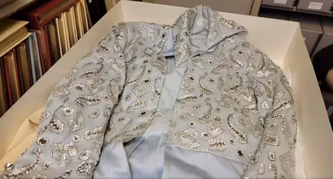 Last_suit_04.jpg